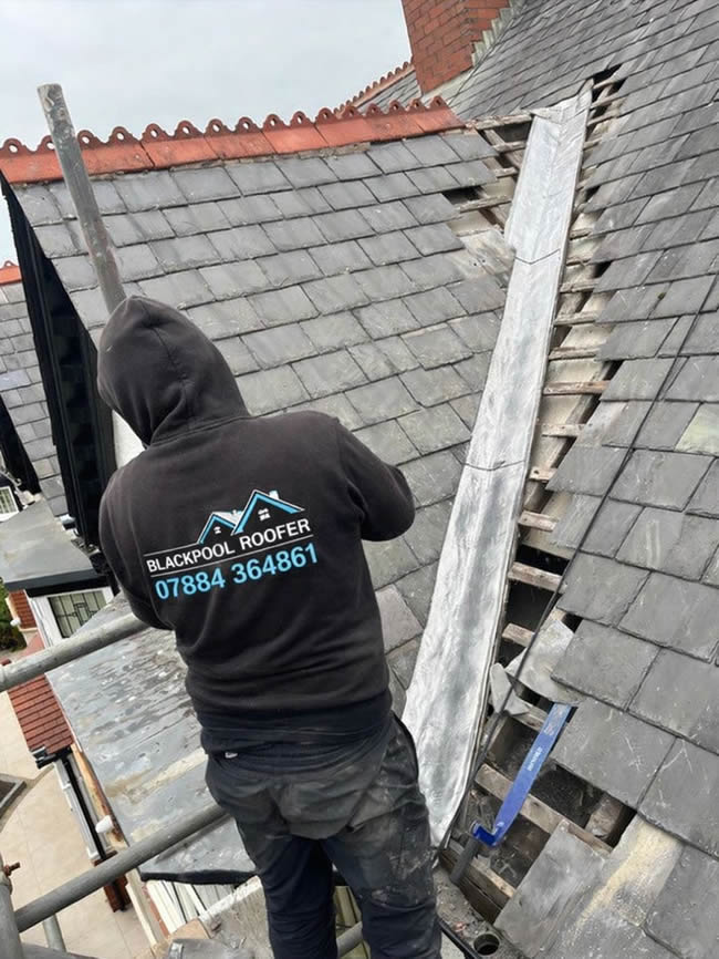 blackpool-roofer-slating-tiling https://rooferblackpool.com/wp-content/uploads/2026/02/blackpool-roofer-slating-tiling.jpg